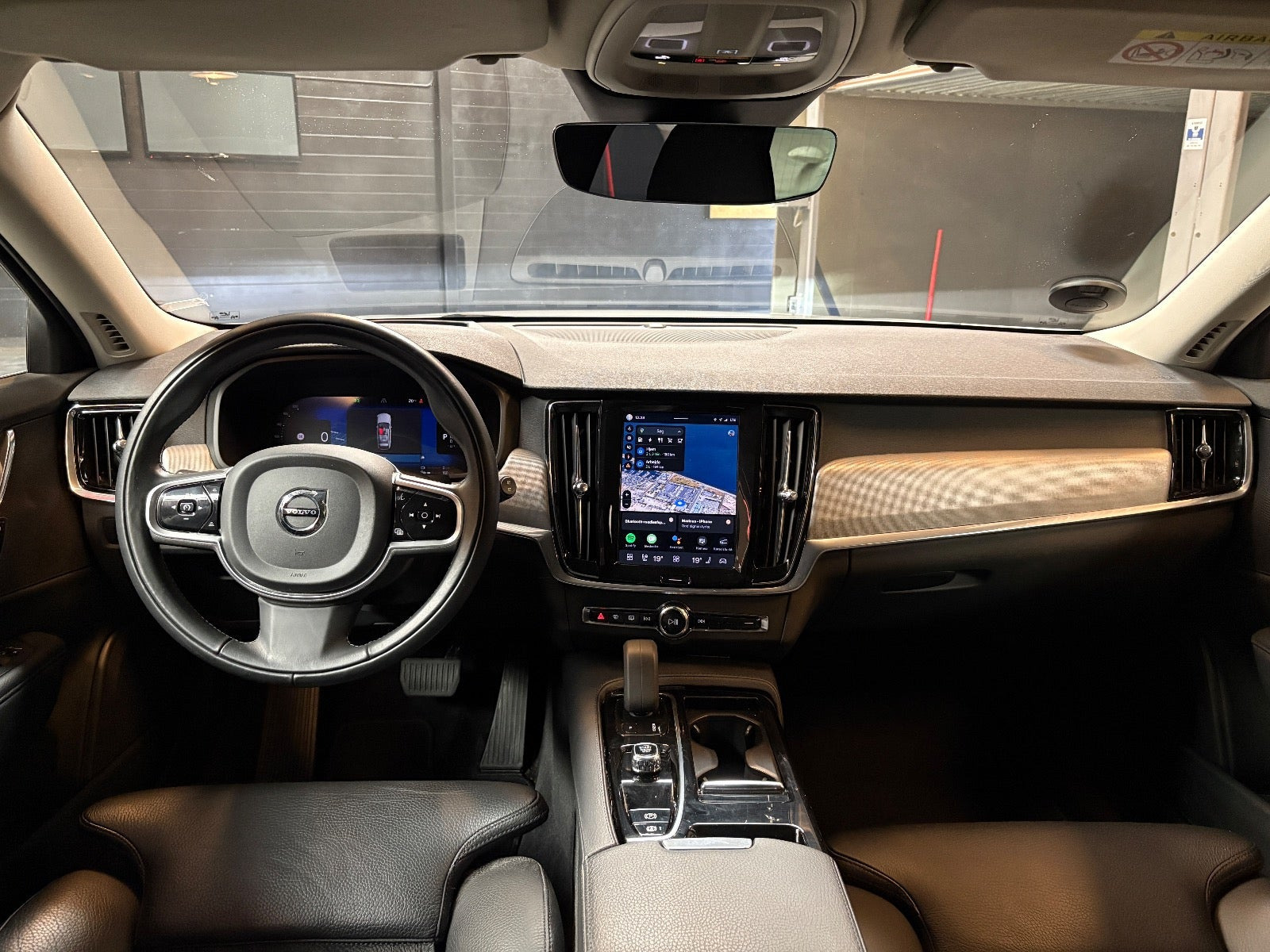 Sølv Volvo V90 fra 2021