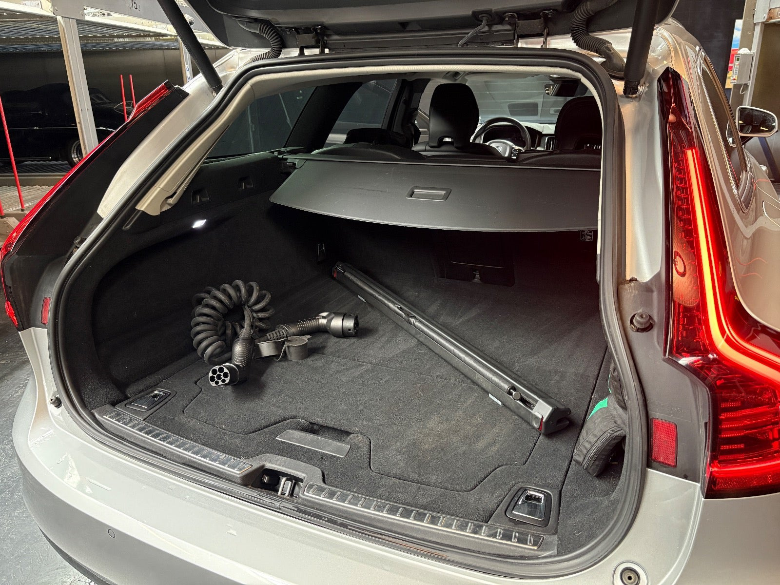 Sølv Volvo V90 fra 2021