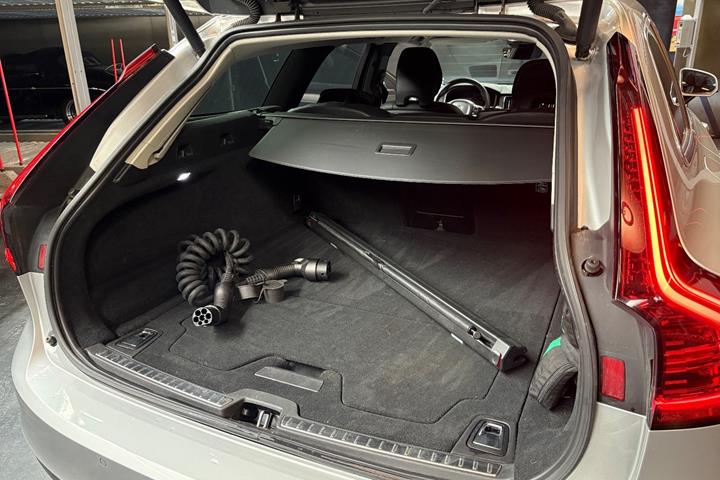 Sølv Volvo V90 fra 2021