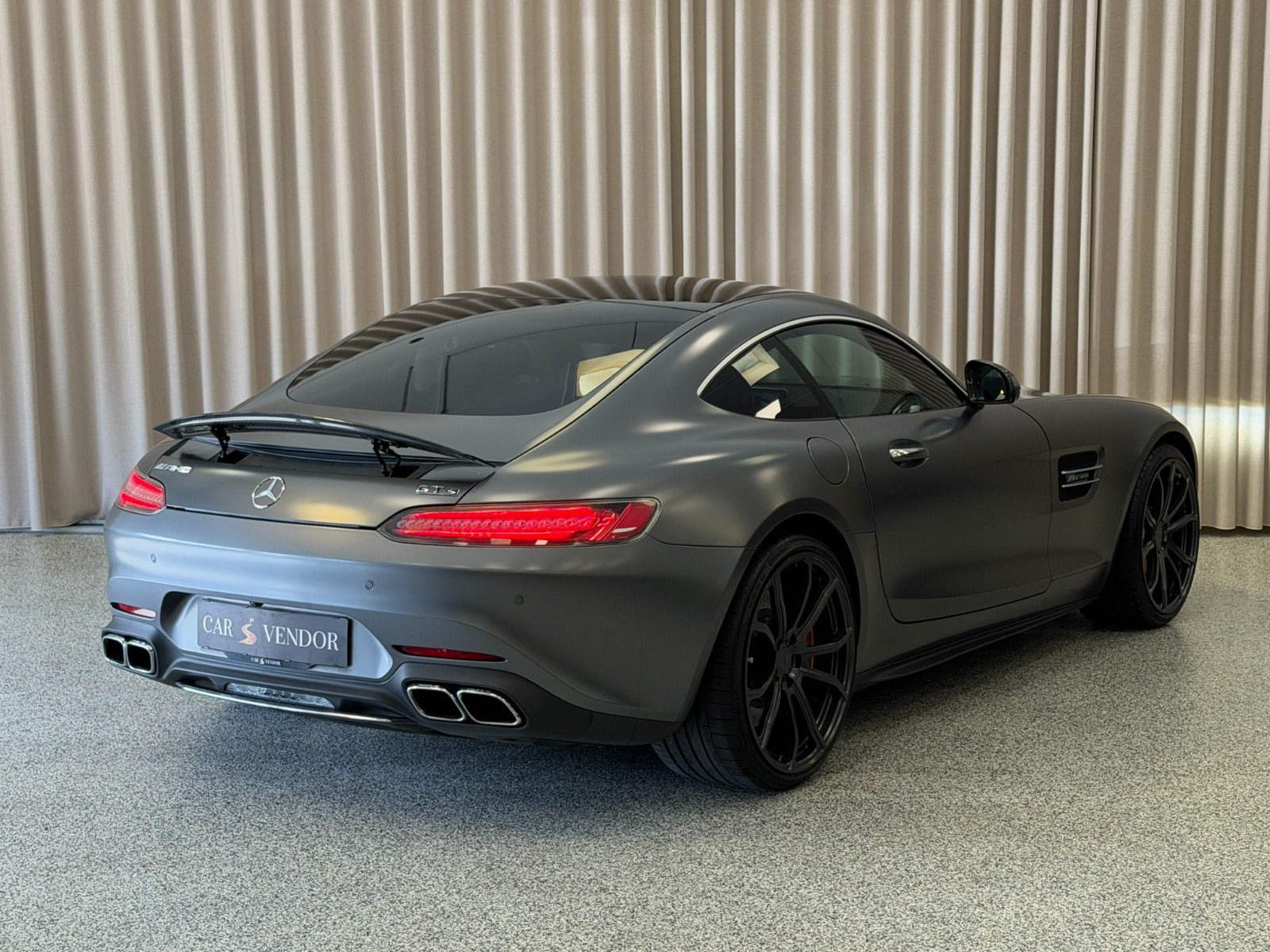 Grå Mercedes AMG GT S fra 2015