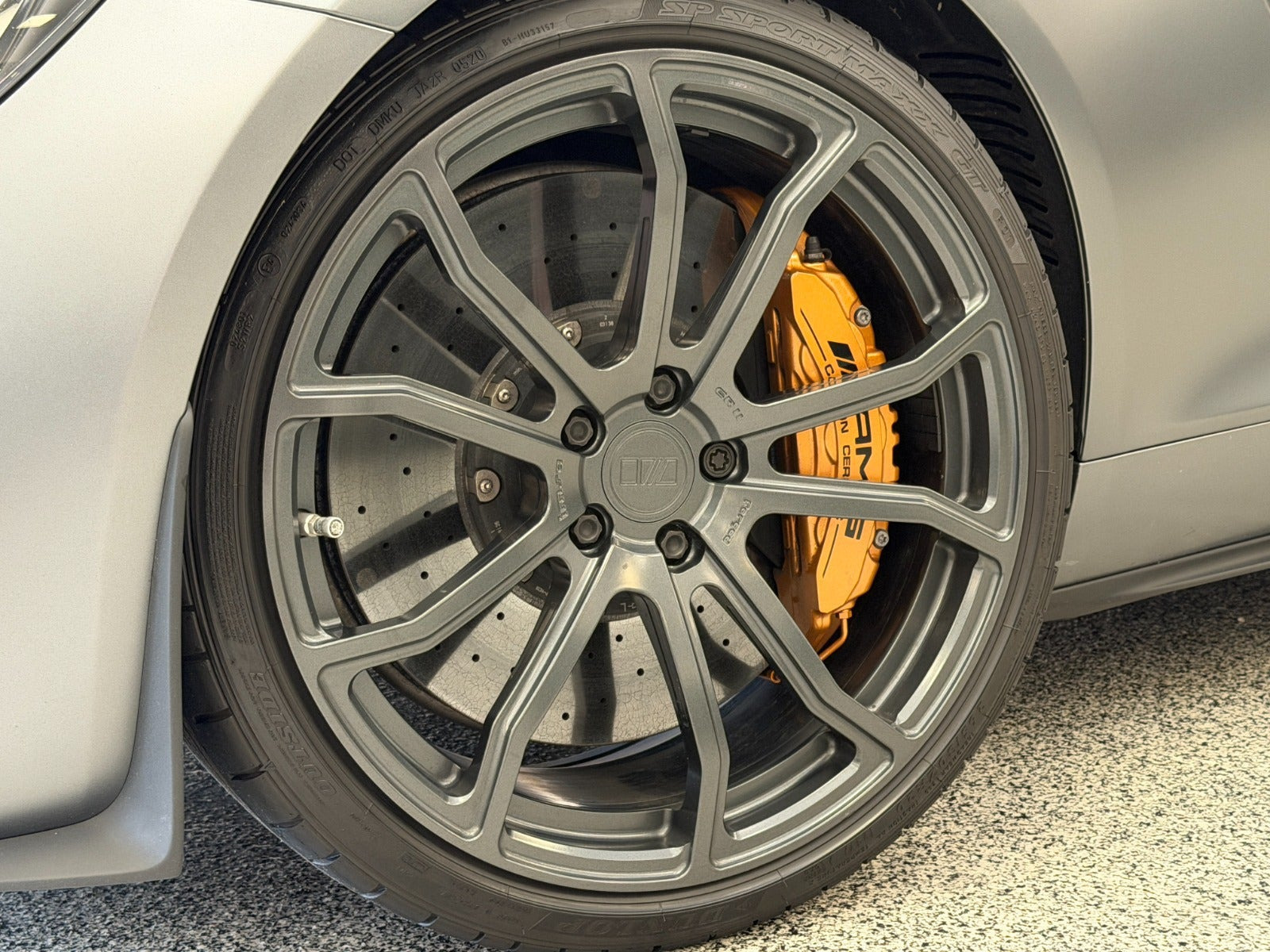 Grå Mercedes AMG GT S fra 2015