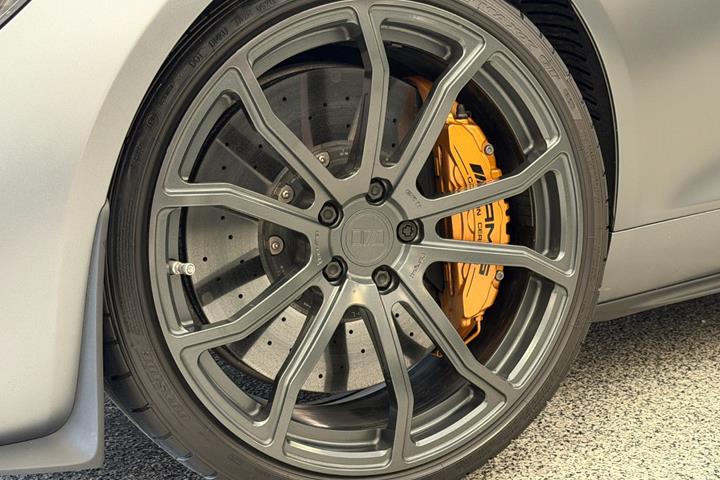 Grå Mercedes AMG GT S fra 2015