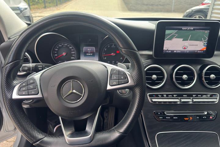 Sølv Mercedes C200 fra 2017