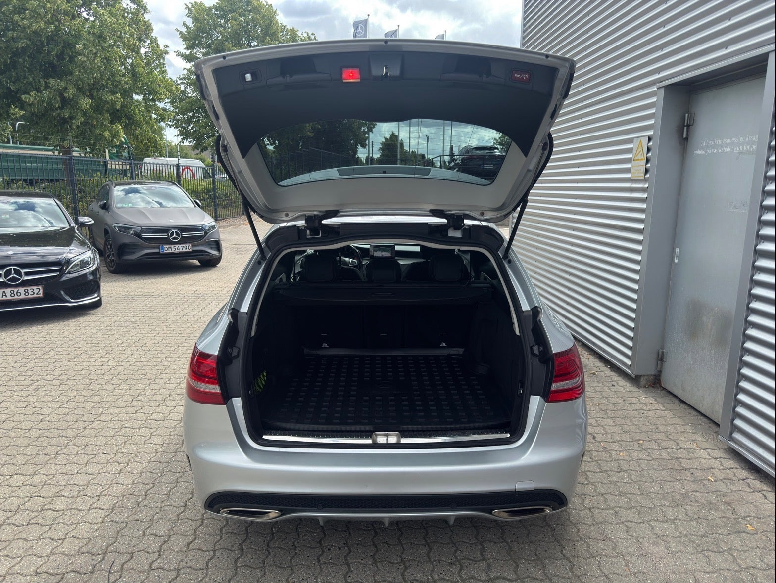 Sølv Mercedes C200 fra 2017