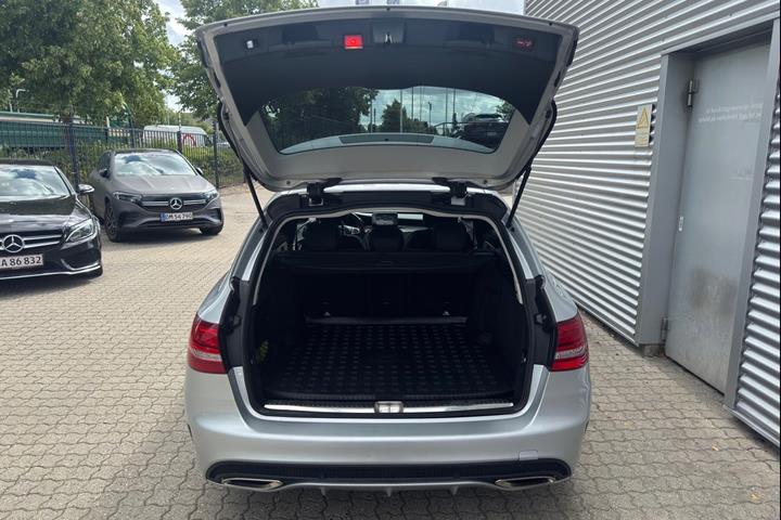 Sølv Mercedes C200 fra 2017