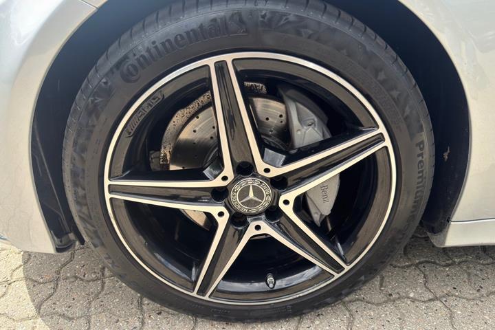 Sølv Mercedes C200 fra 2017