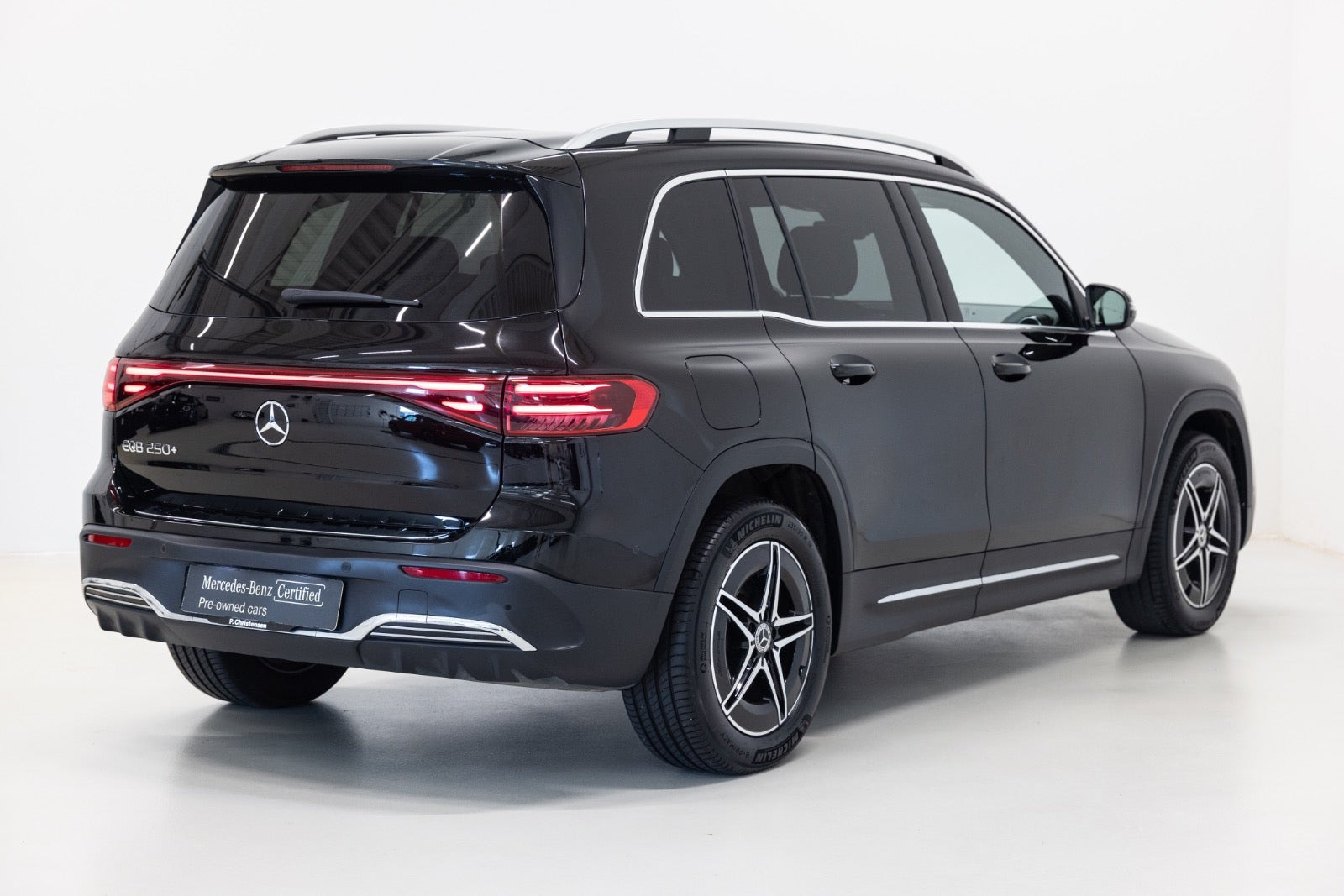 Sort Mercedes EQB250+ fra 2025