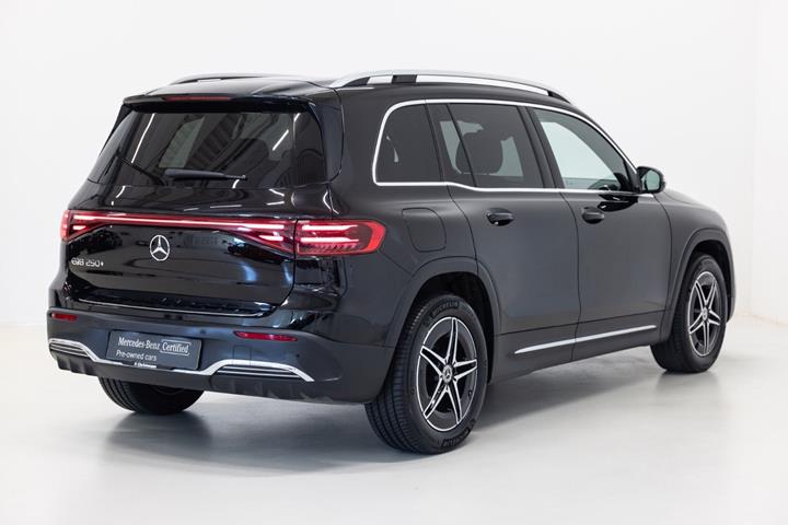 Sort Mercedes EQB250+ fra 2025