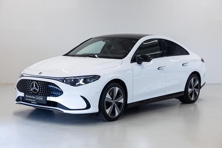 Hvid Mercedes CLA250+ fra 2025 set udefra
