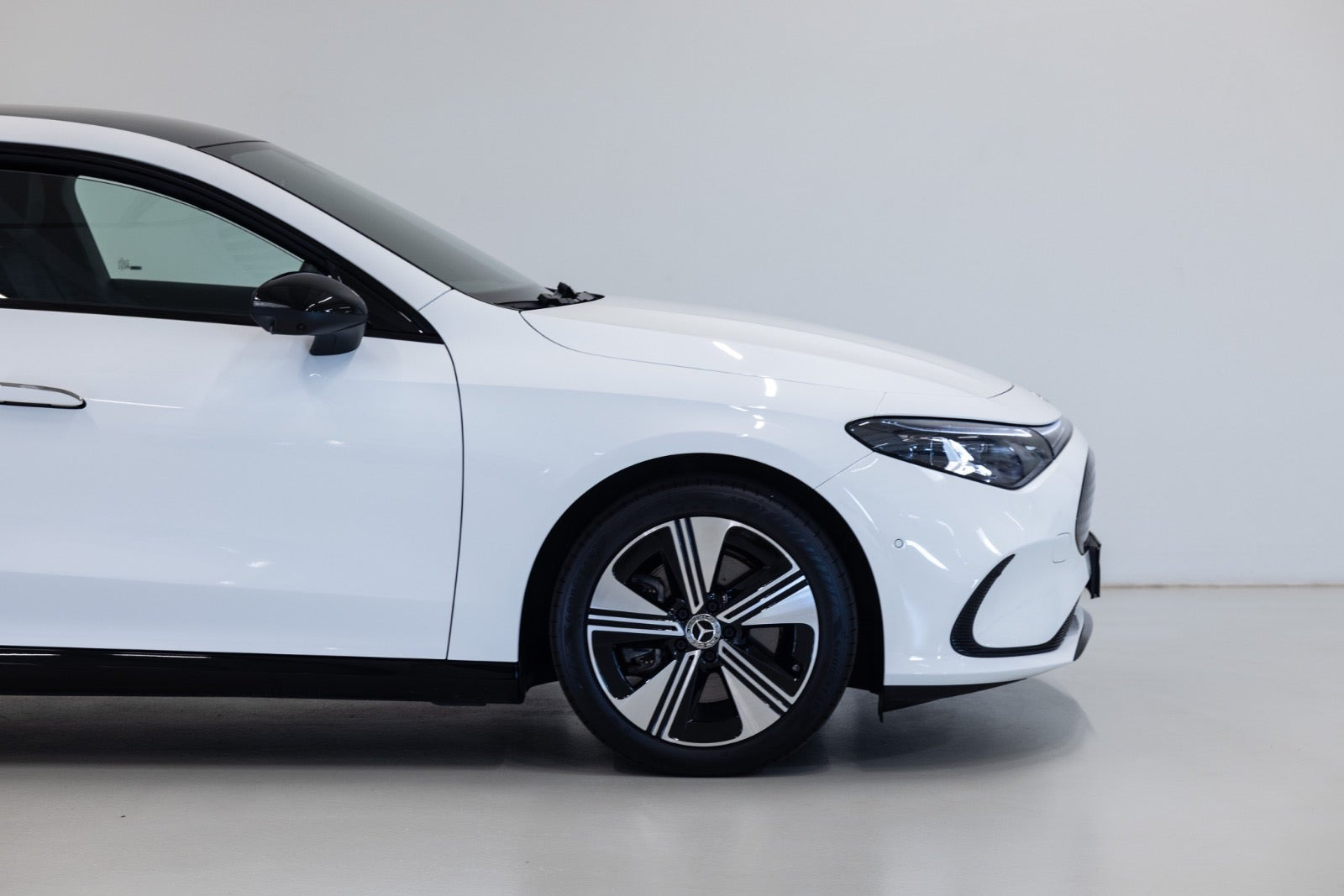 Hvid Mercedes CLA250+ fra 2025