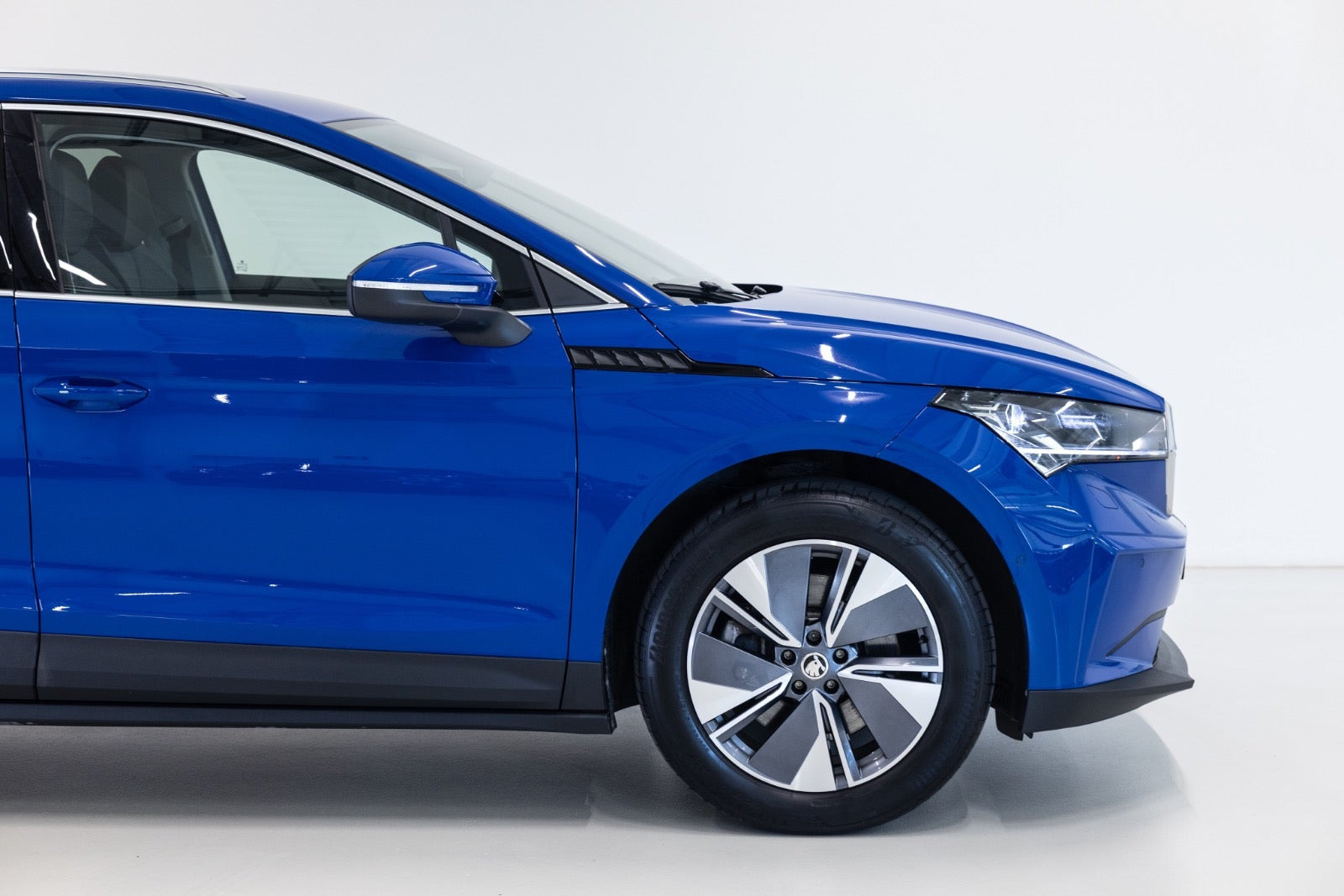 Blå Skoda Enyaq fra 2022