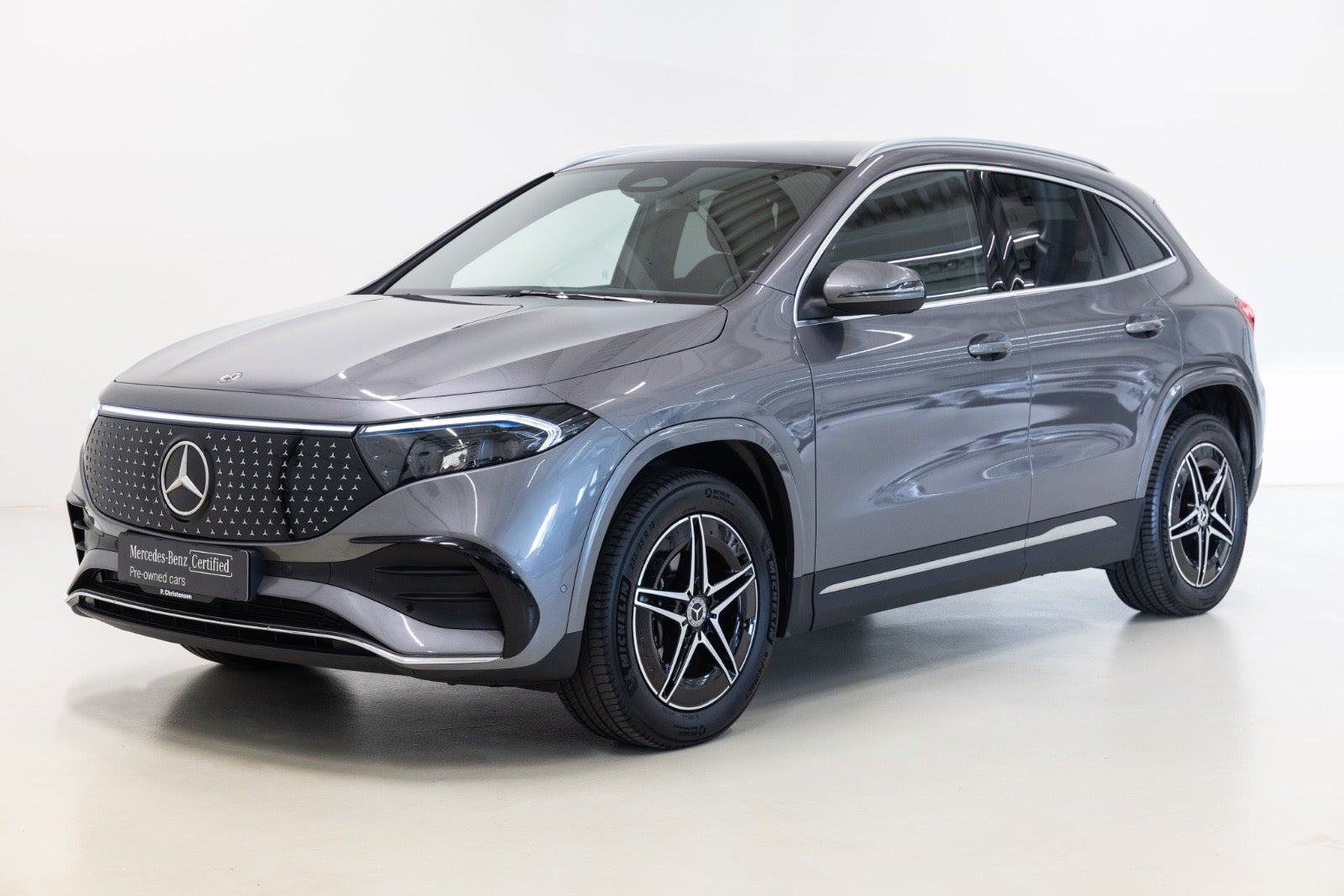 Grå Mercedes EQA250+ fra 2024
