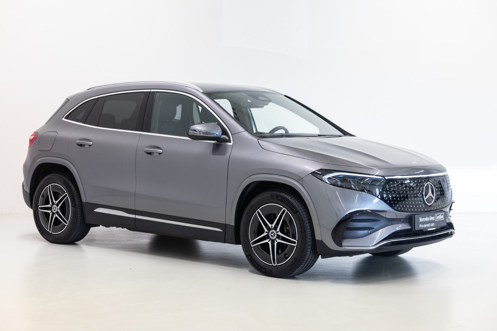 Grå Mercedes EQA250+ fra 2024