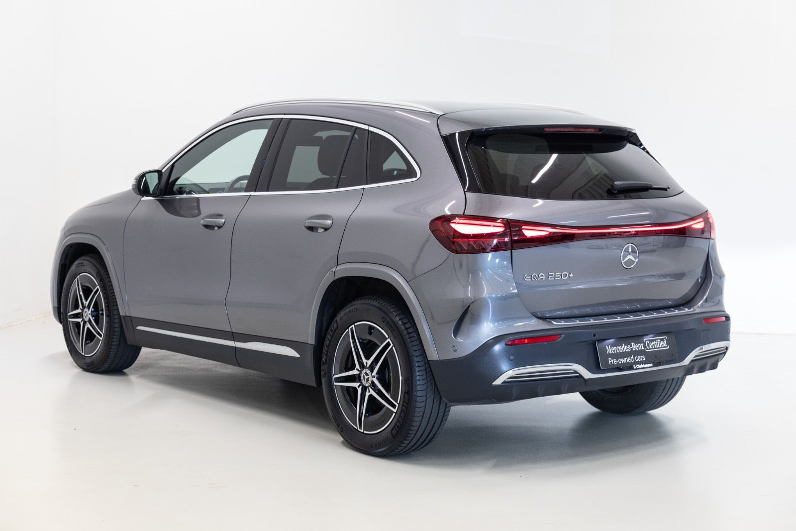 Grå Mercedes EQA250+ fra 2024