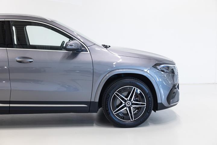 Grå Mercedes EQA250+ fra 2024