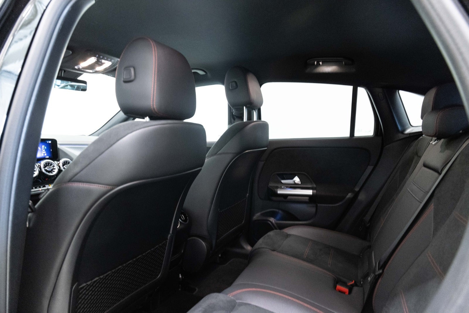 Sort Mercedes EQA350 fra 2024