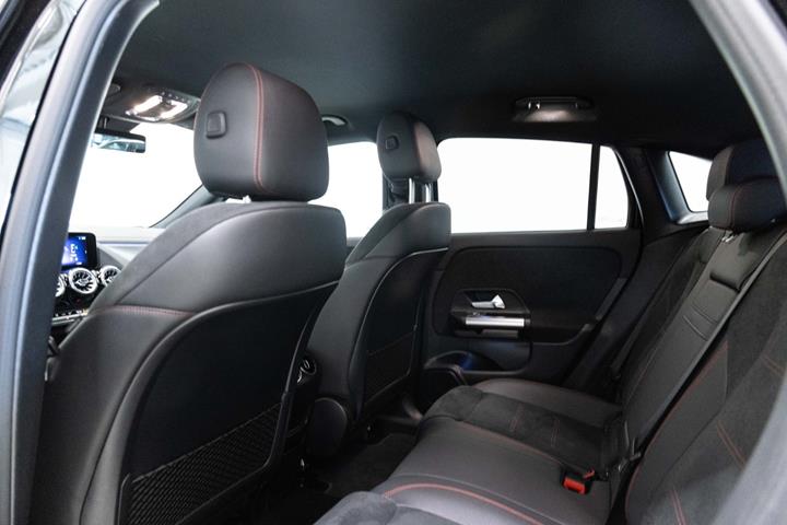 Sort Mercedes EQA350 fra 2024