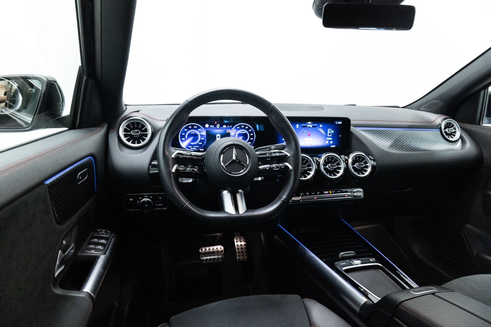 Sort Mercedes EQA350 fra 2024