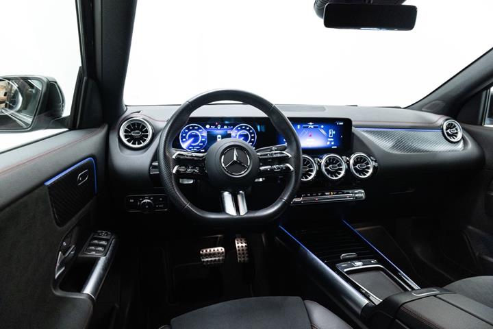 Sort Mercedes EQA350 fra 2024