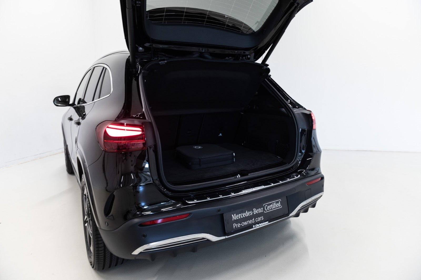 Sort Mercedes EQA350 fra 2024