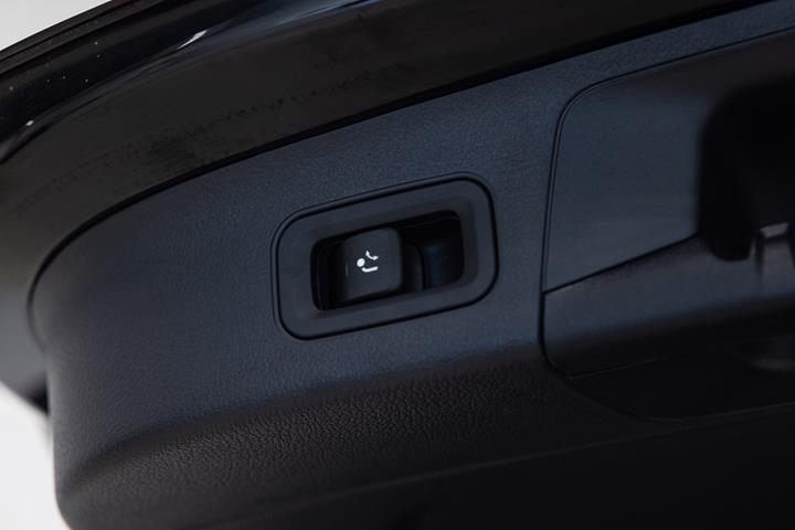 Sort Mercedes EQA350 fra 2024