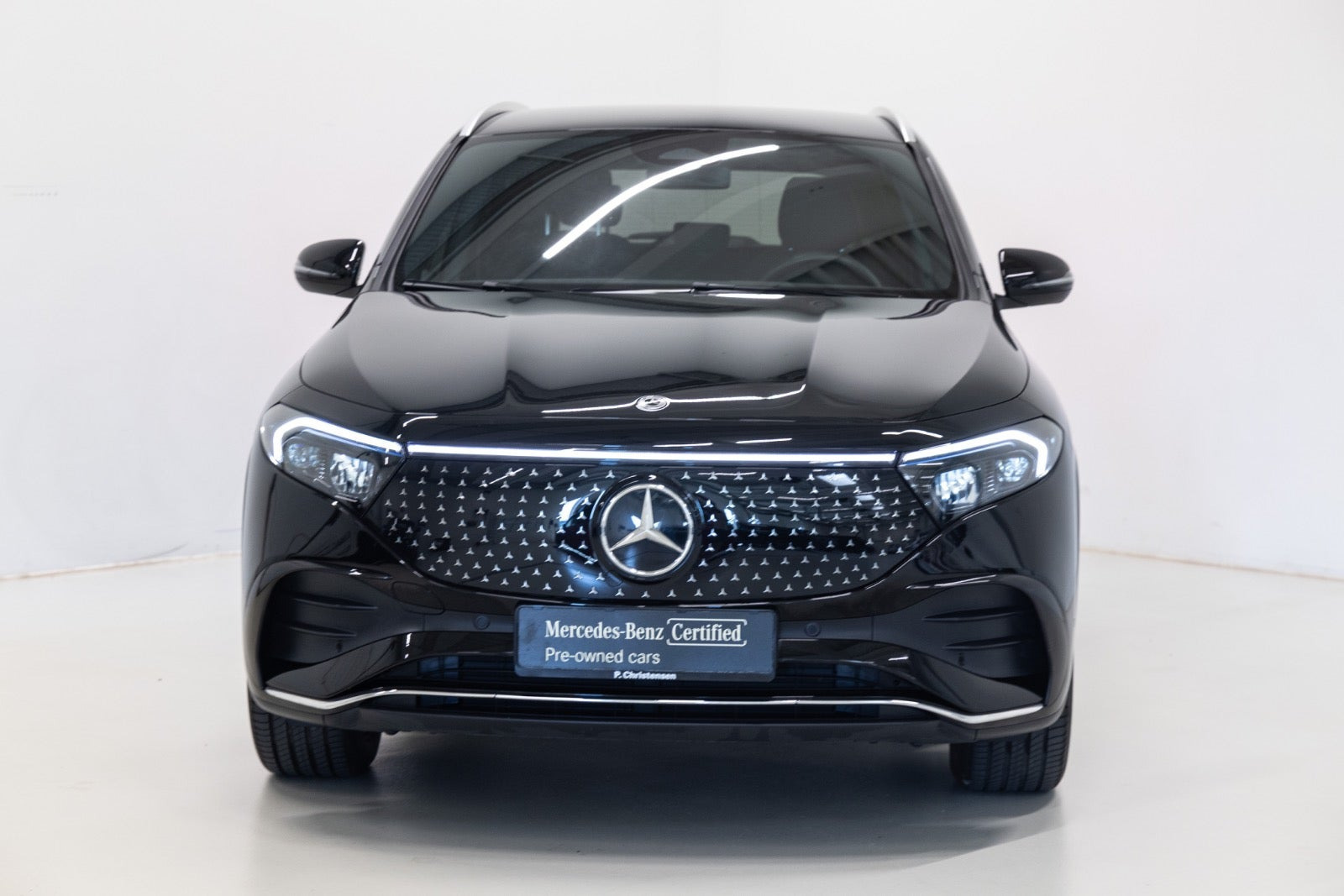 Sort Mercedes EQA350 fra 2024