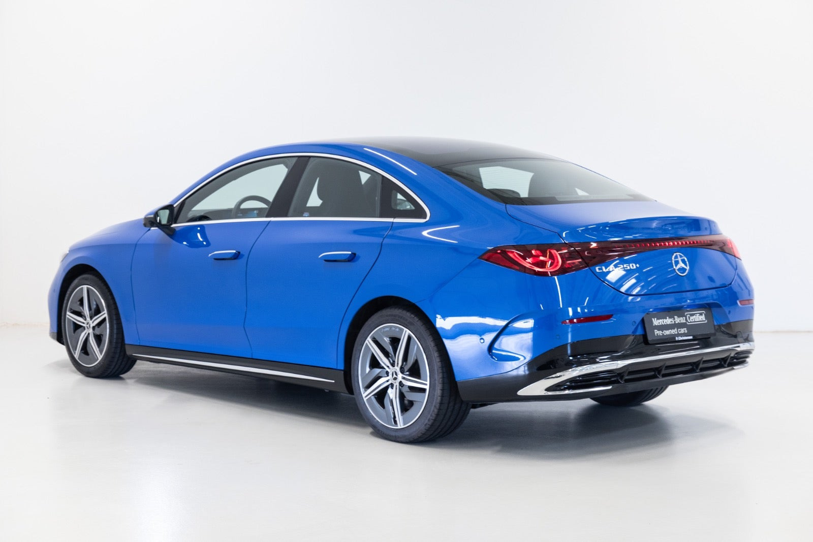 Blå Mercedes CLA250+ fra 2025