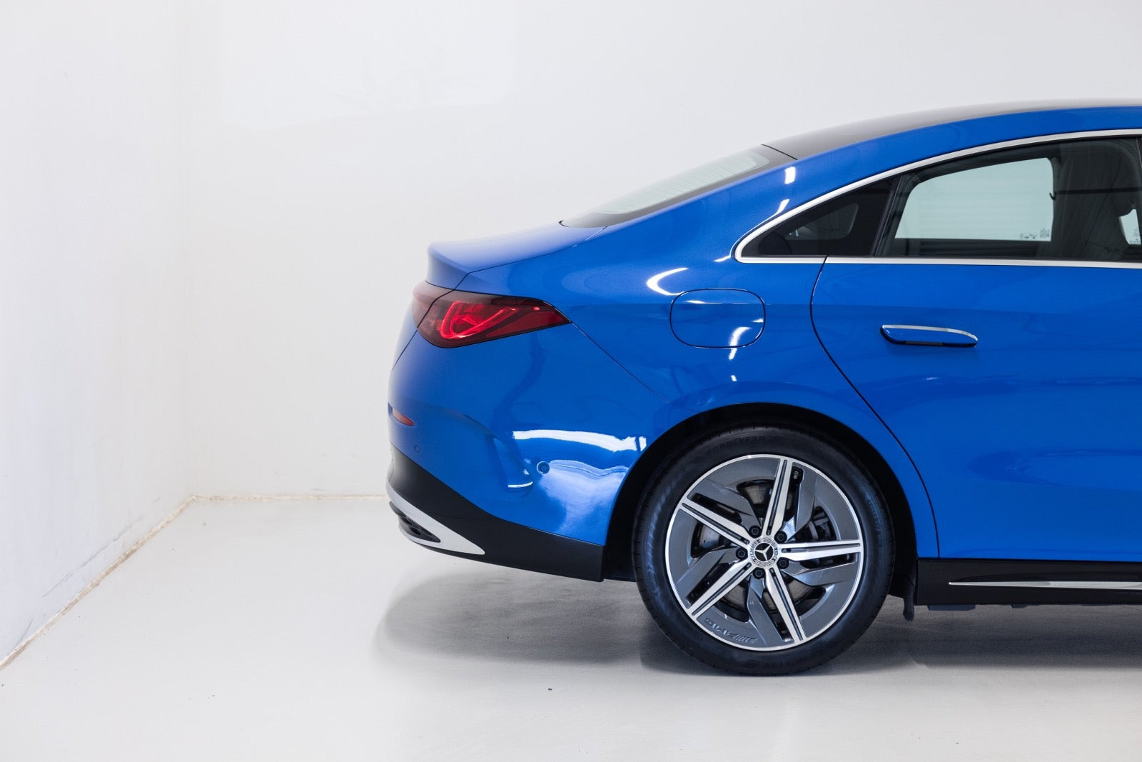 Blå Mercedes CLA250+ fra 2025