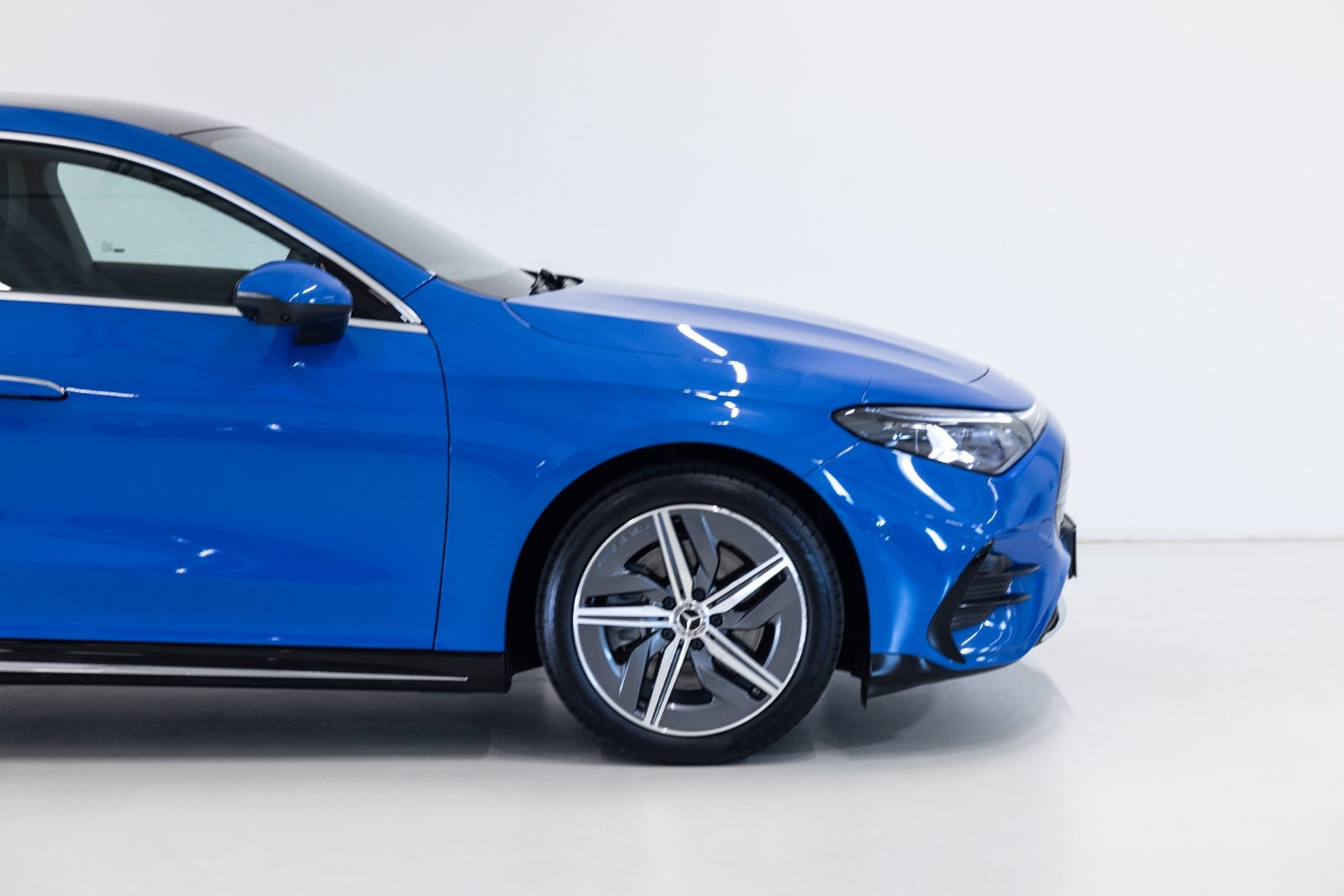 Blå Mercedes CLA250+ fra 2025