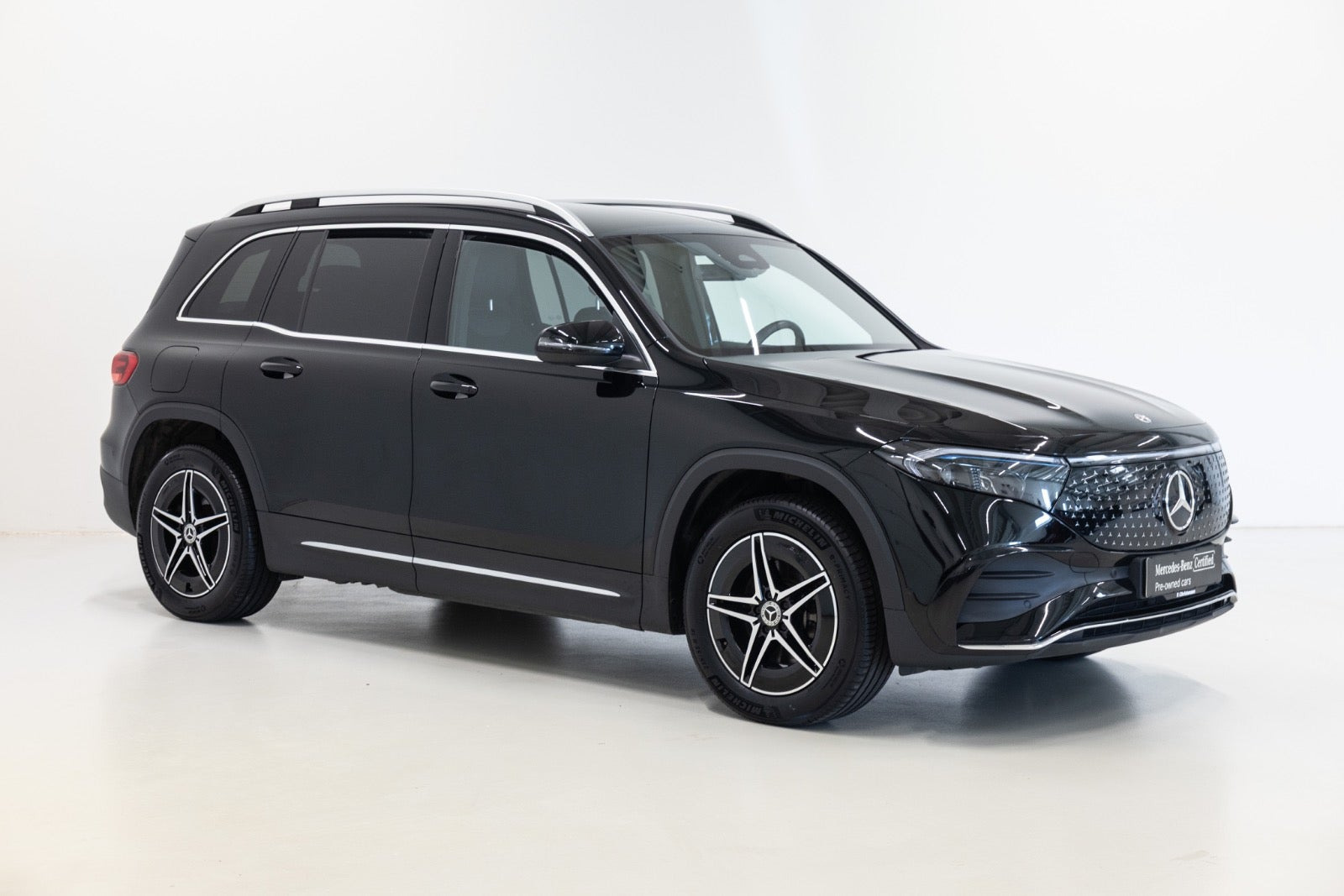 Sort Mercedes EQB250+ fra 2024