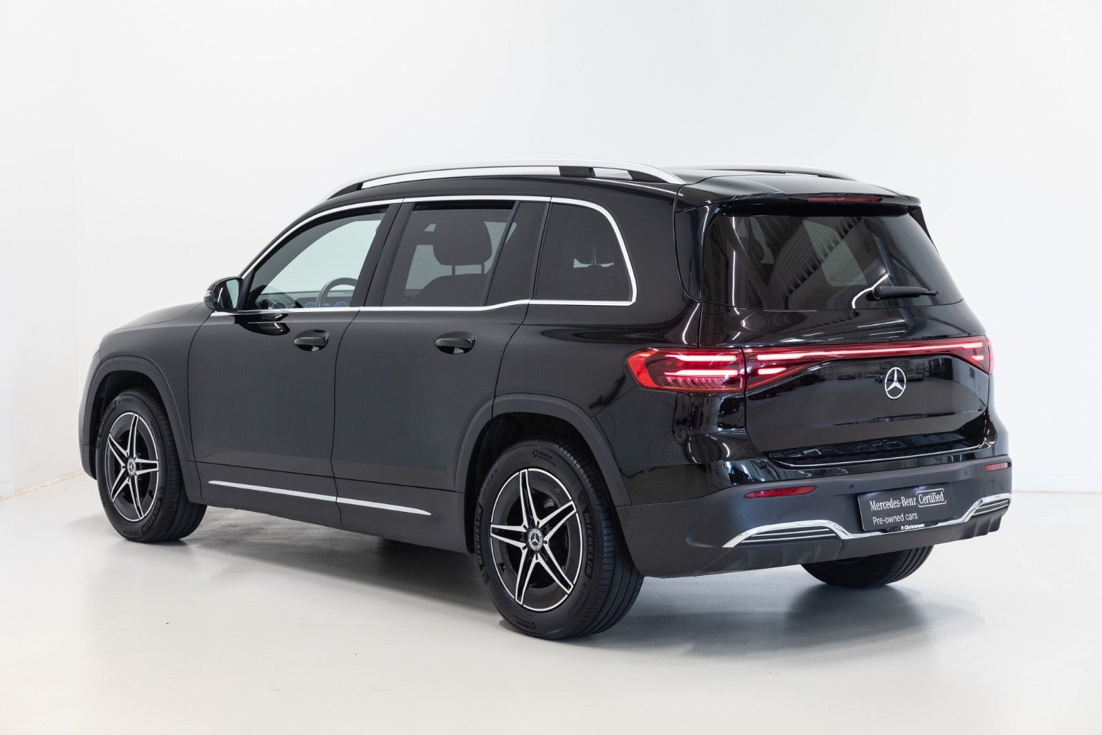 Sort Mercedes EQB250+ fra 2024