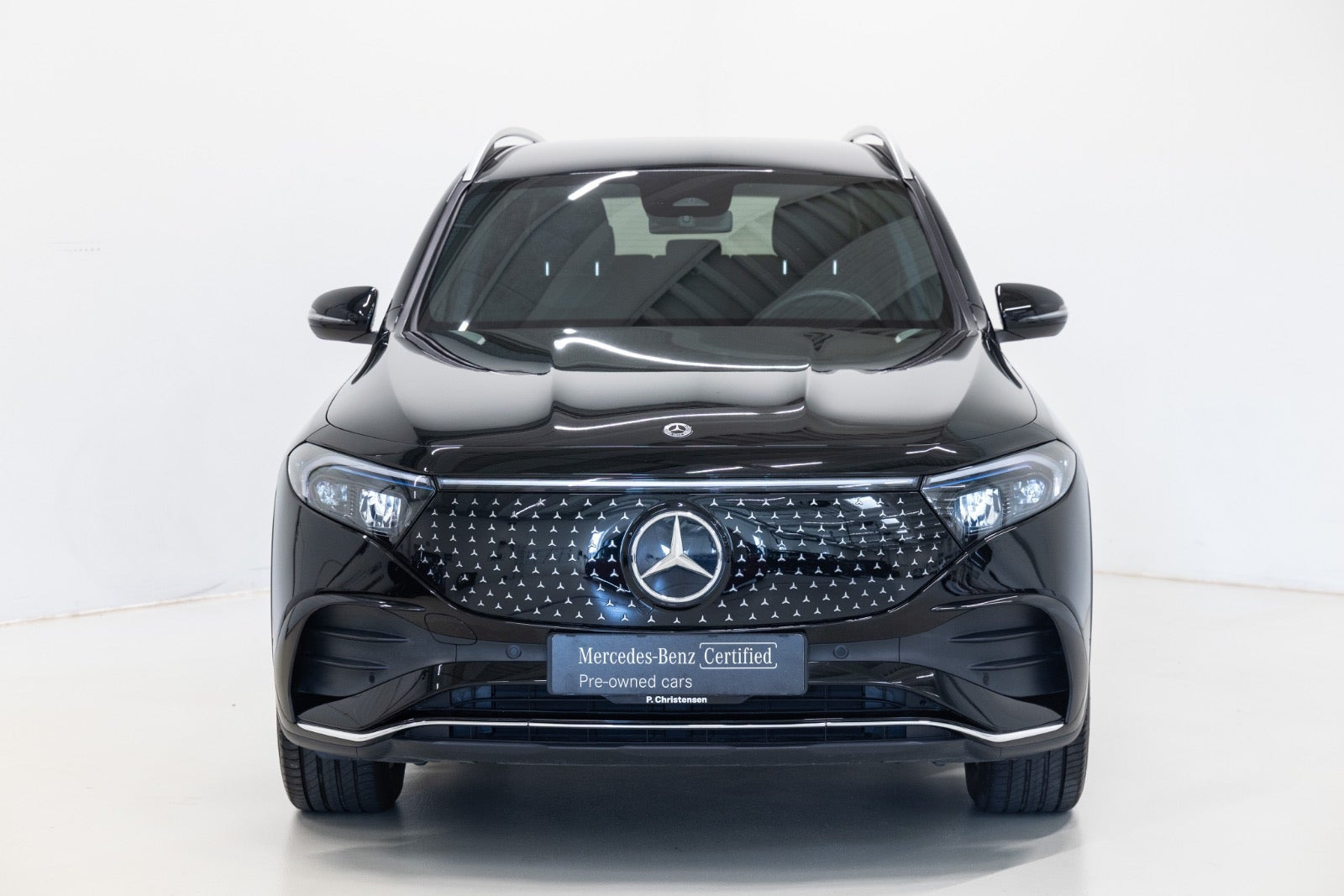 Sort Mercedes EQB250+ fra 2024