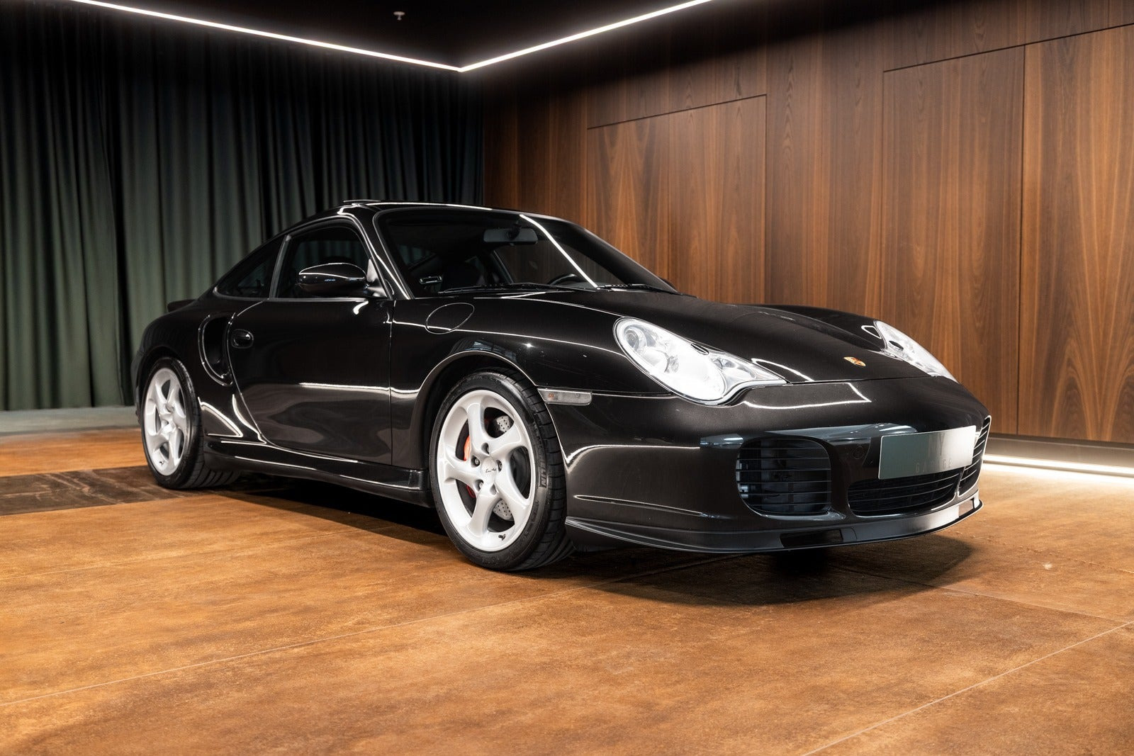 Sort Porsche 911 Turbo fra 2001