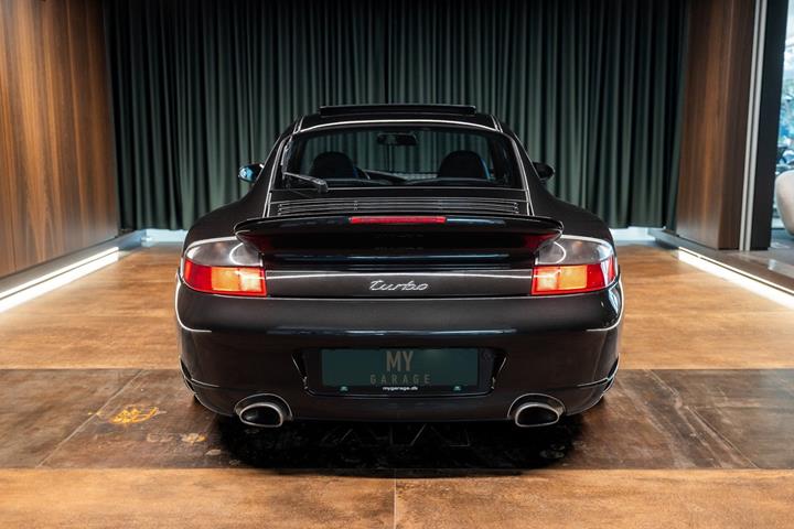 Sort Porsche 911 Turbo fra 2001