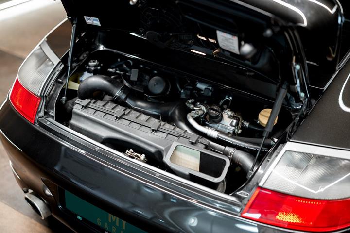 Sort Porsche 911 Turbo fra 2001