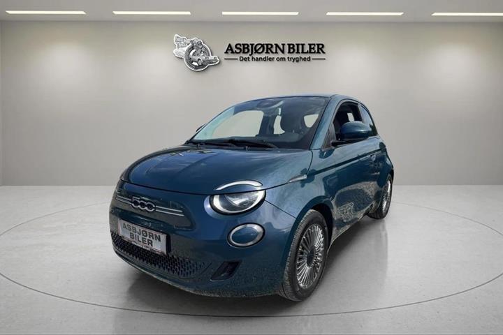 Blå Fiat 500e fra 2023