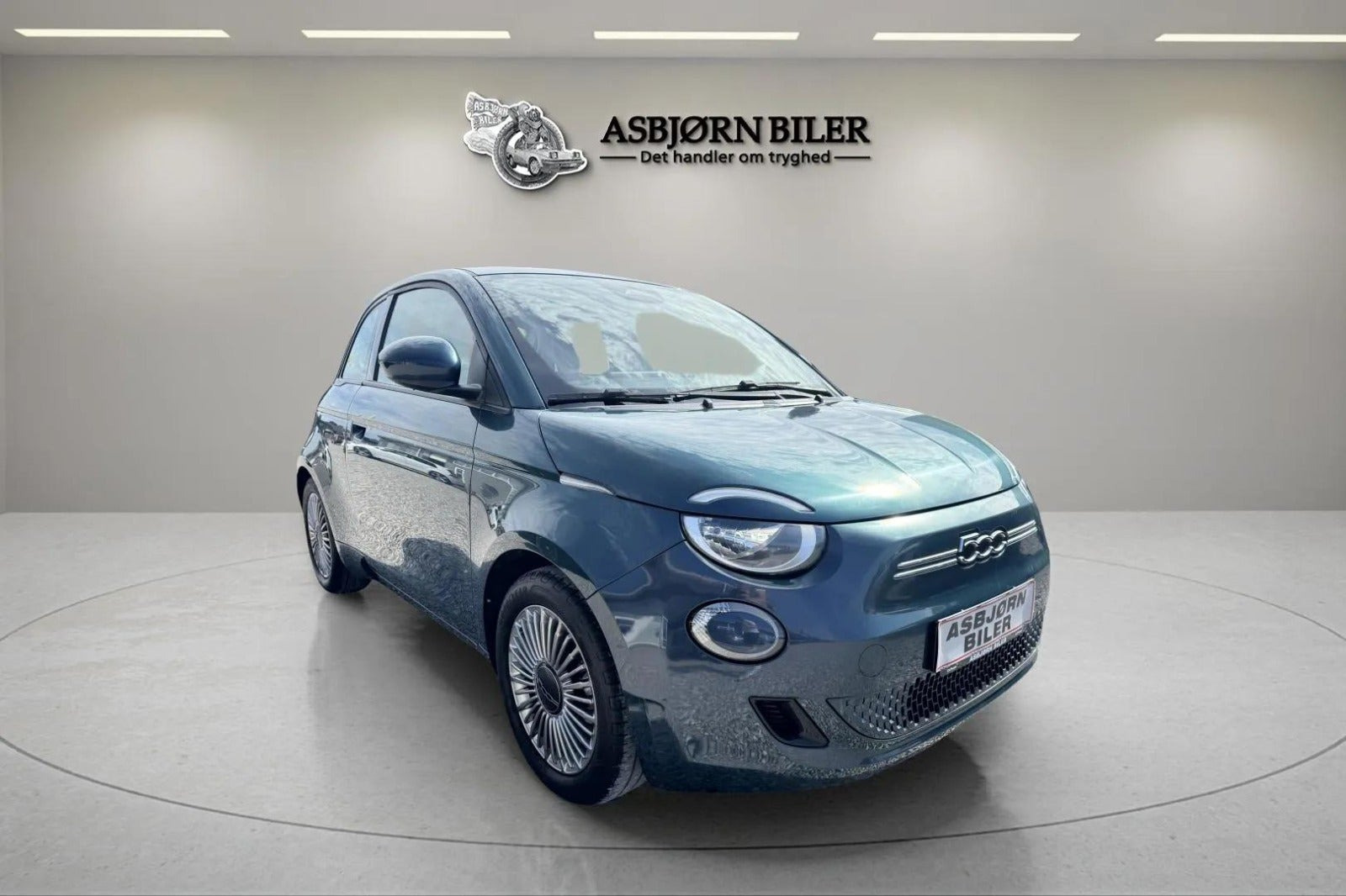 Blå Fiat 500e fra 2023
