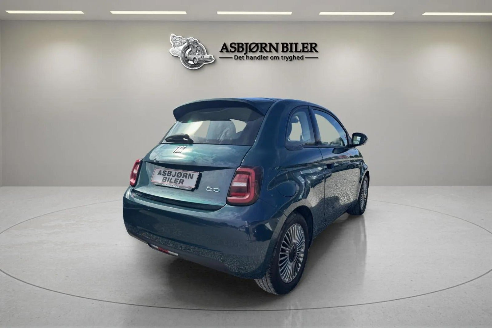 Blå Fiat 500e fra 2023