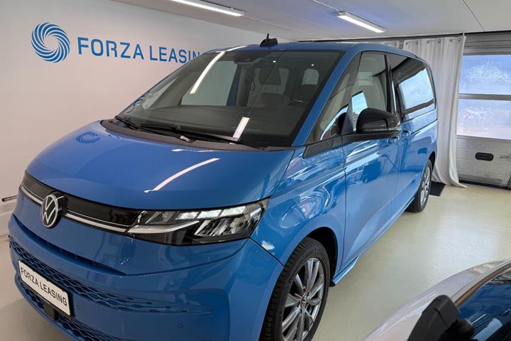 Blå VW Multivan fra 2022