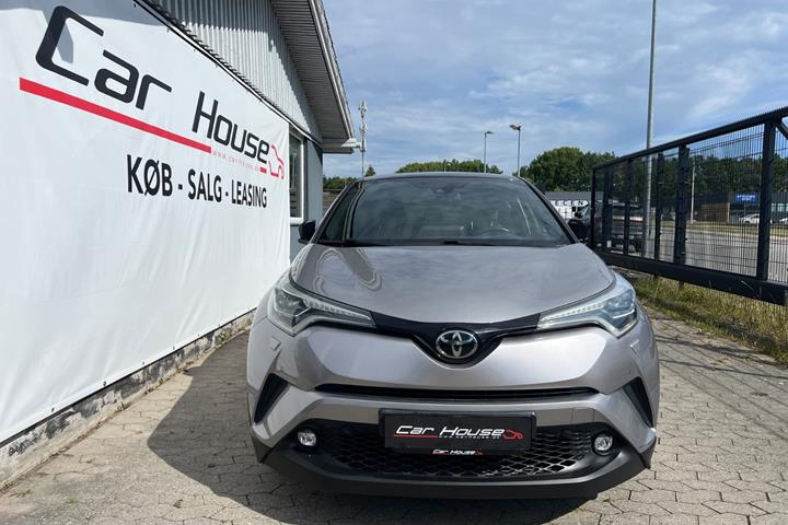 Sølv Toyota C-HR fra 2016