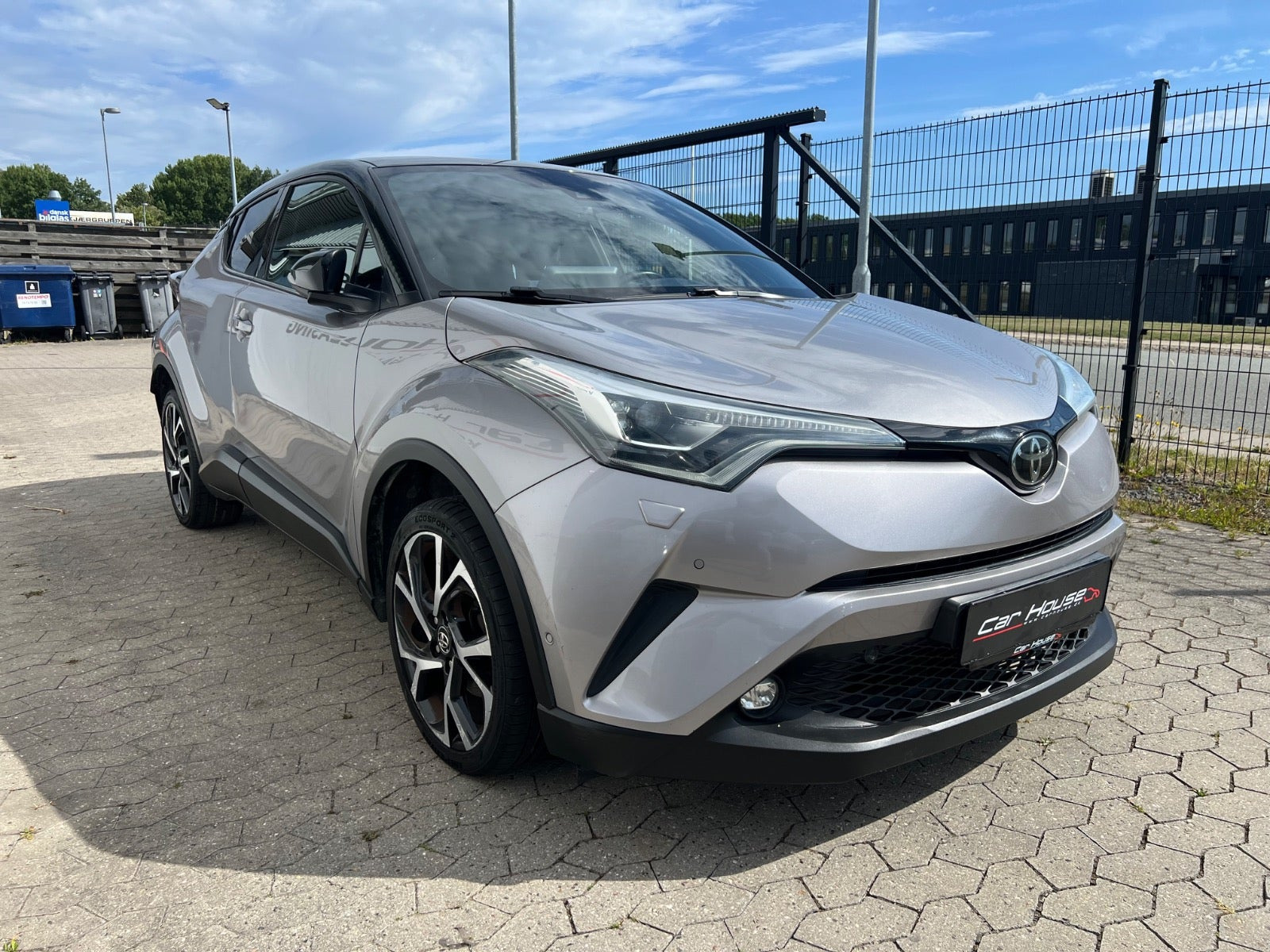 Sølv Toyota C-HR fra 2016