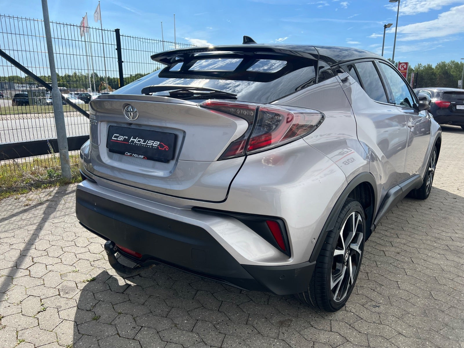 Sølv Toyota C-HR fra 2016
