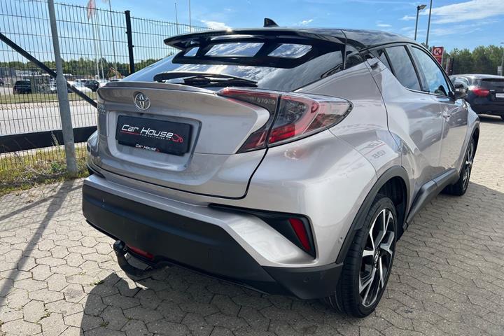 Sølv Toyota C-HR fra 2016