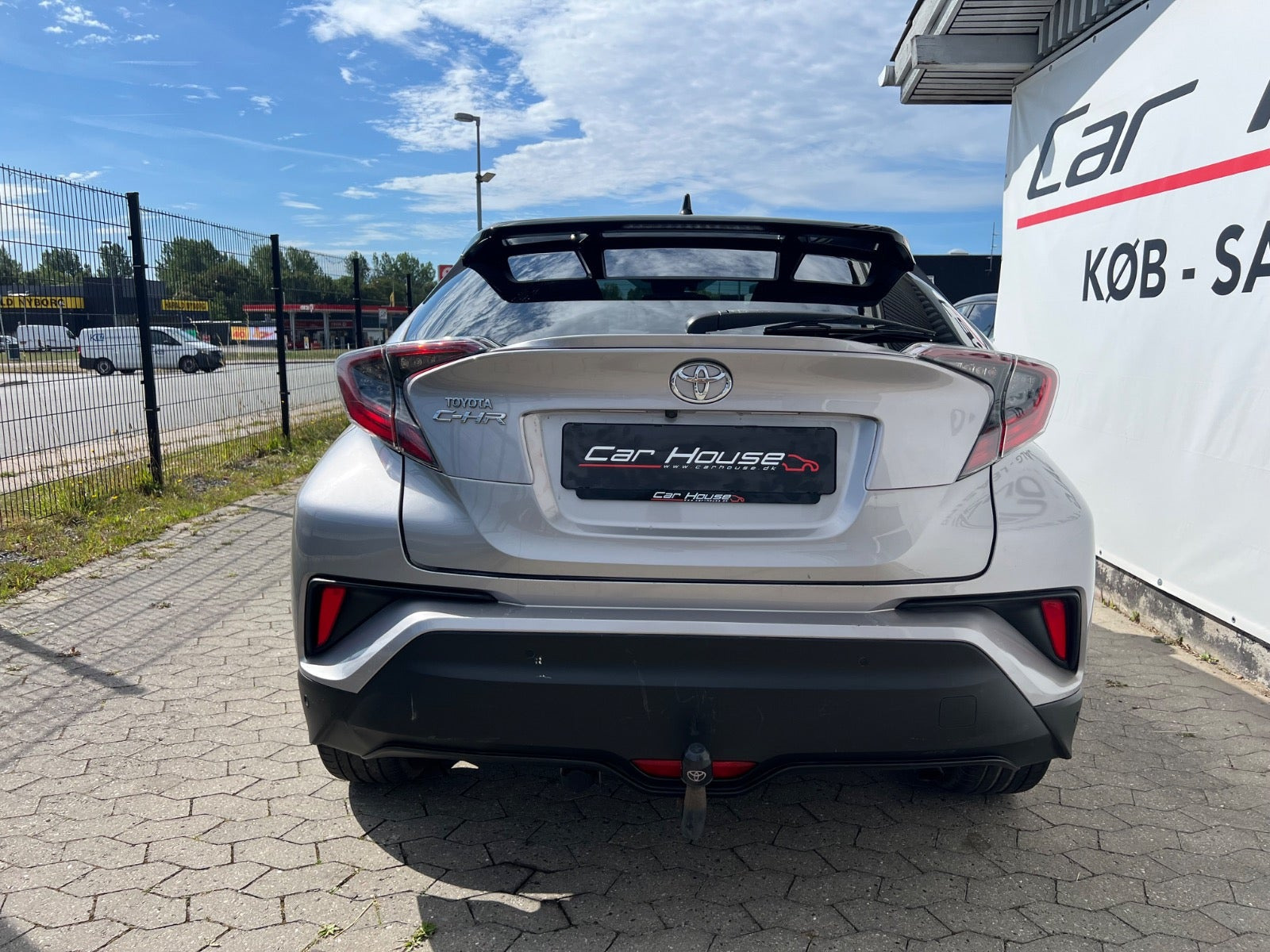 Sølv Toyota C-HR fra 2016
