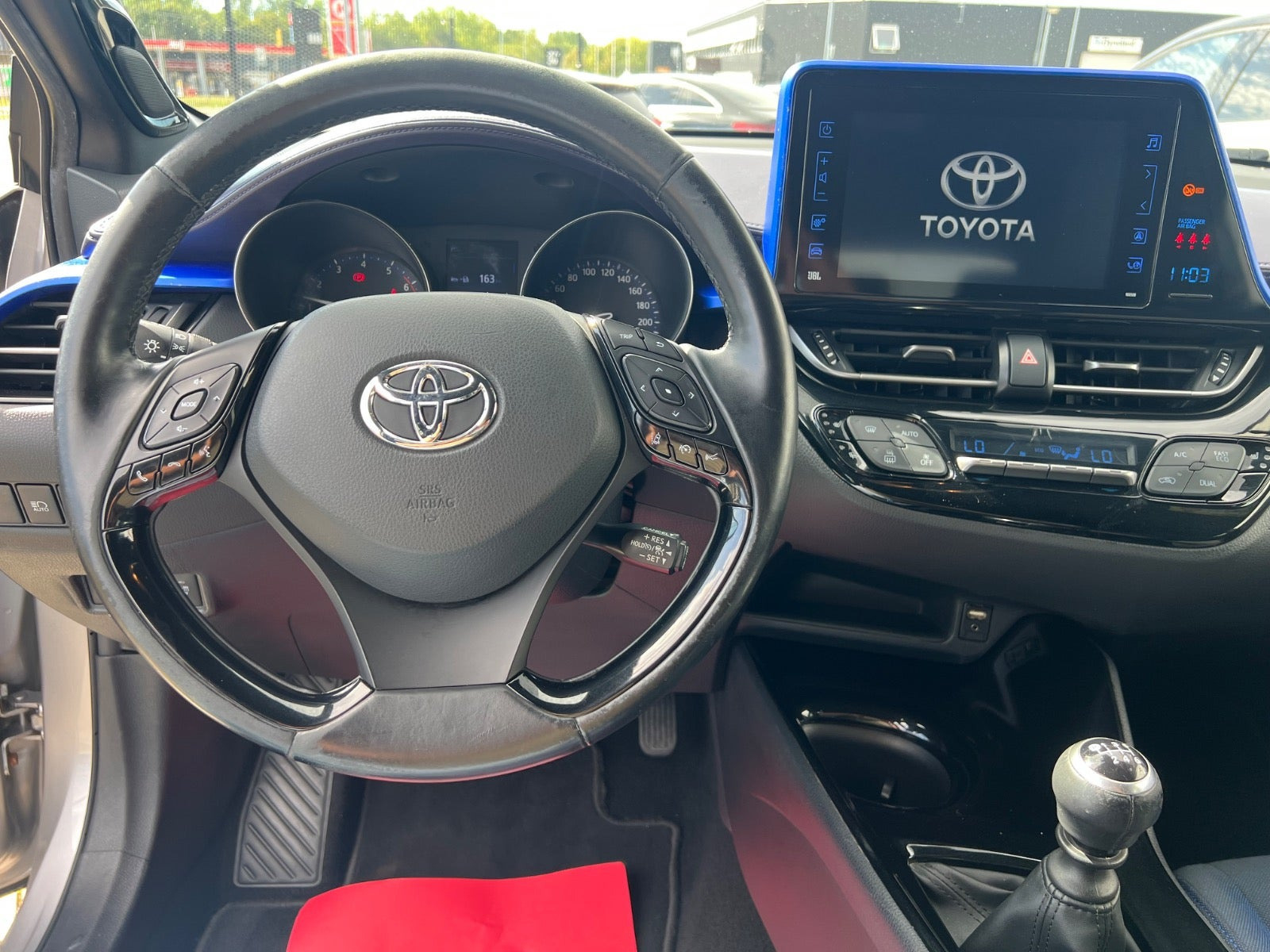 Sølv Toyota C-HR fra 2016