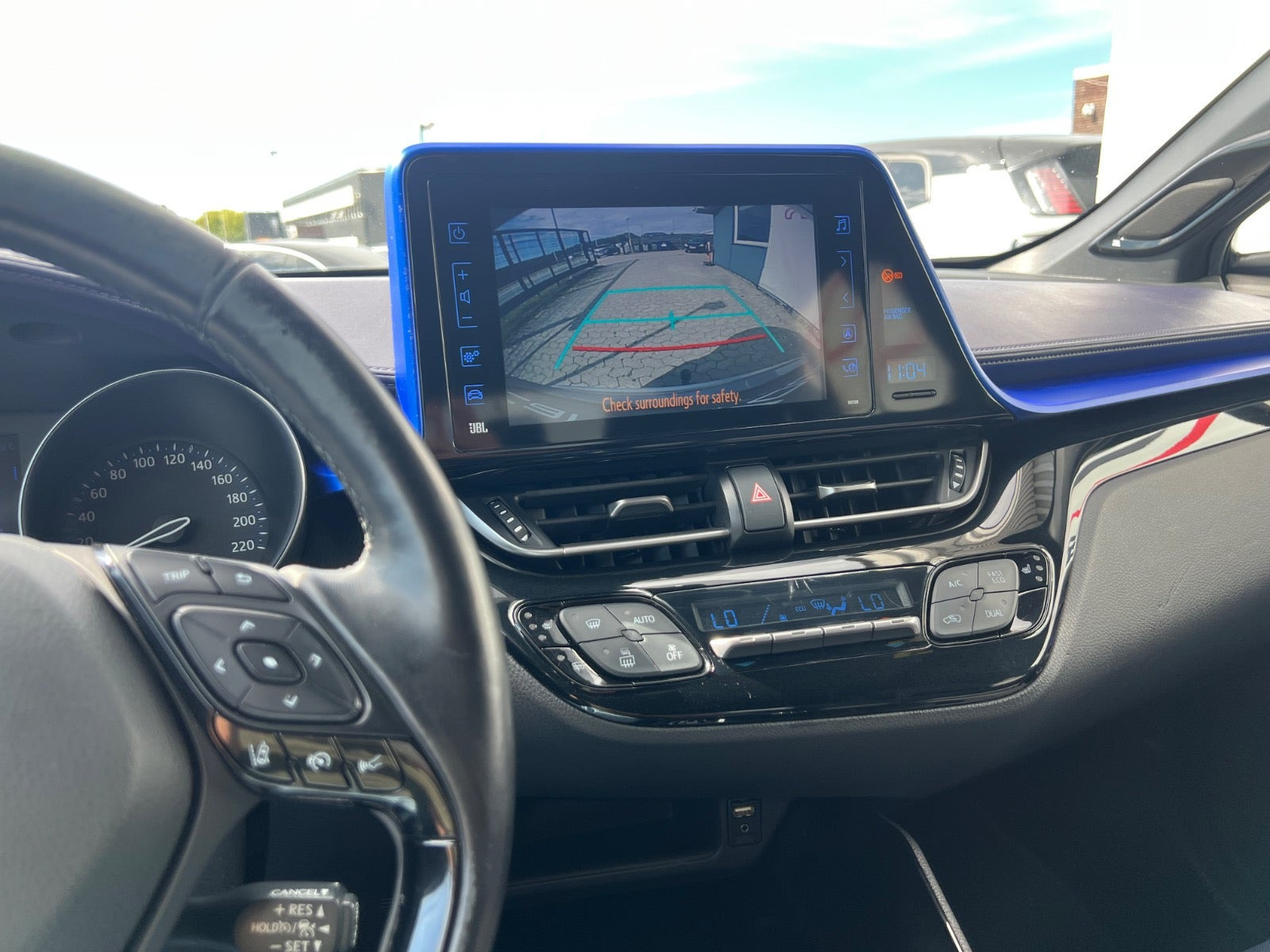 Sølv Toyota C-HR fra 2016