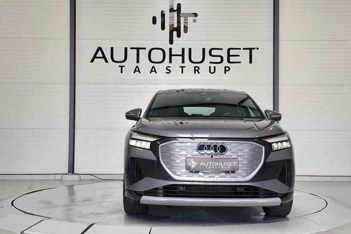Grå Audi Q4 e-tron fra 2022