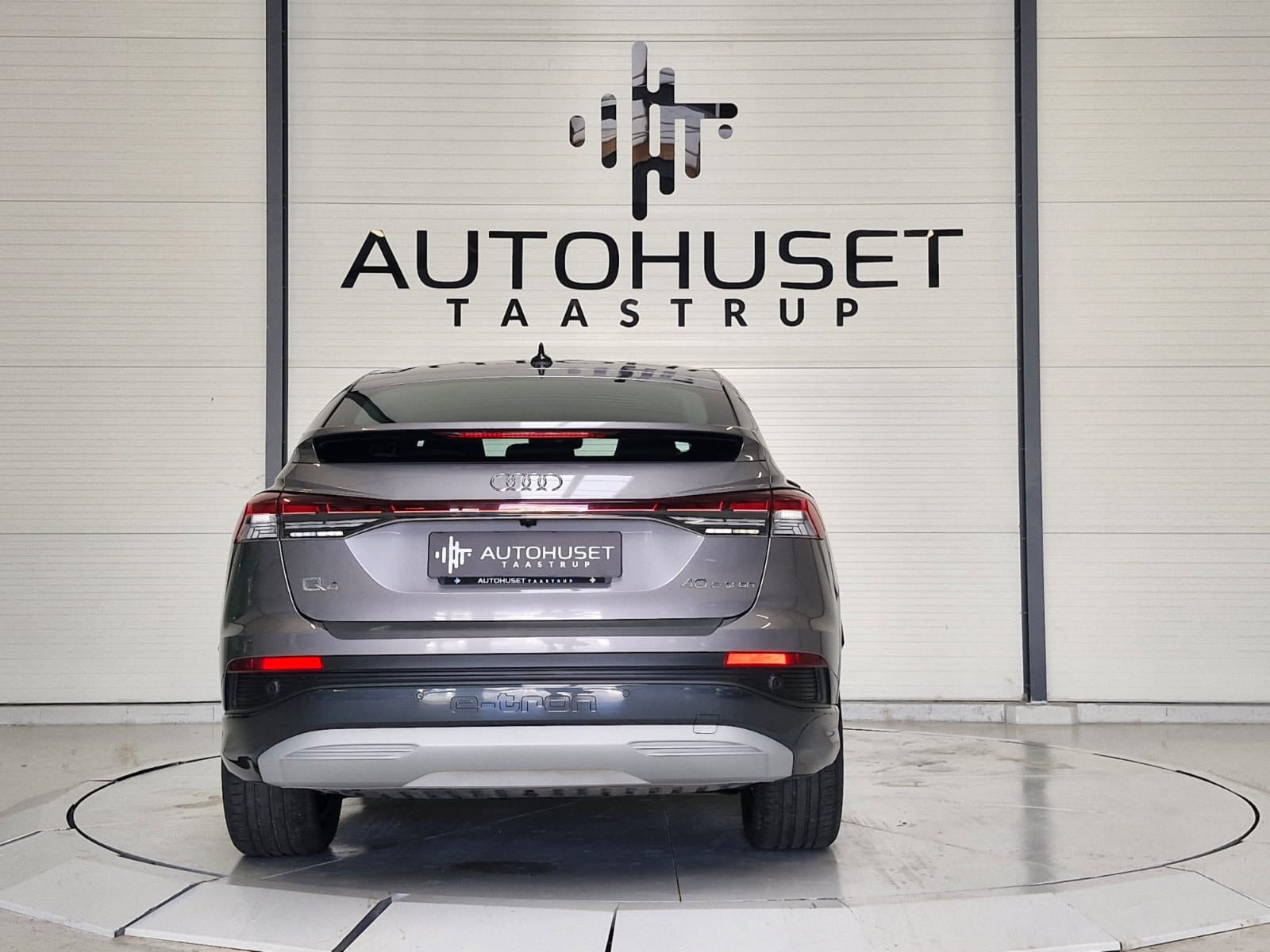 Grå Audi Q4 e-tron fra 2022
