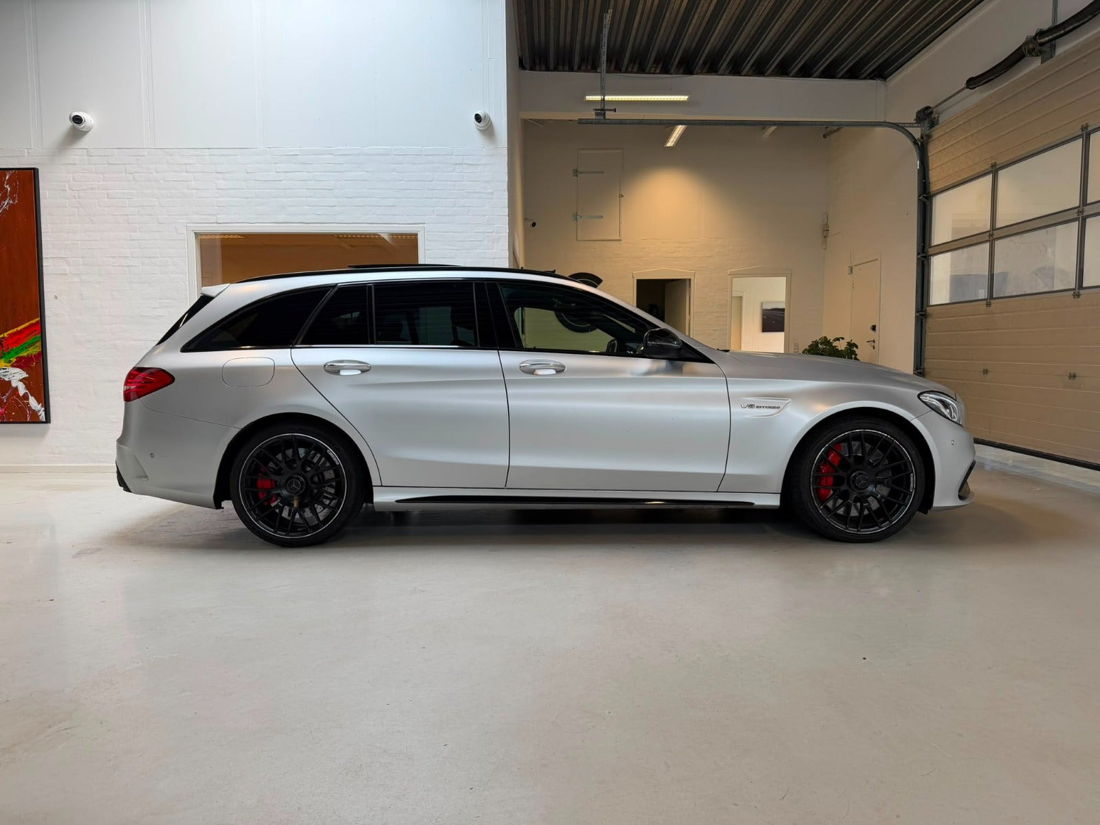 Sølv Mercedes C63 fra 2016