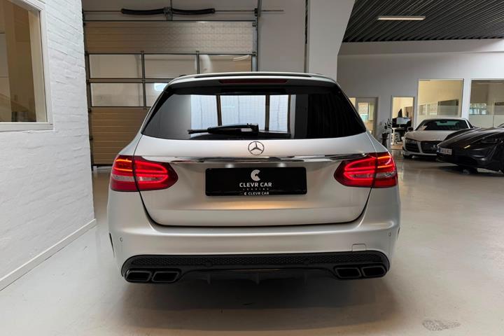 Sølv Mercedes C63 fra 2016